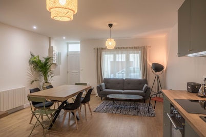 Maison Avec Extérieur à 2 pas du Centre : 3 Chambres - 3 Salles de Bain - 6 Pers