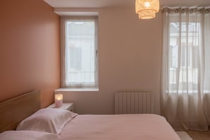 3 chambres, fer et planche à repasser, Wi-Fi gratuit, draps fournis
