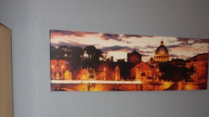 A room with a bed and a cityscape painting on the wall. - Renovated Studio Olympiados (Thessaloniki)