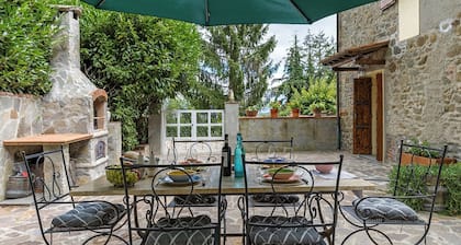 Chianti Villa Chicco, piscine privée chauffée avec grand jardin, BBQ et parking
