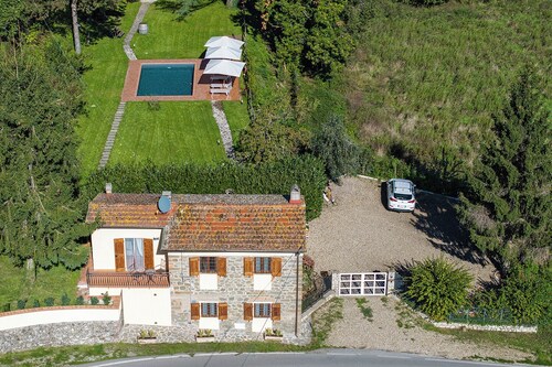 Chianti Villa Chicco, private swimming pool with large garden, bbq, car parking