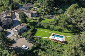 Exterior - Chianti Villa Chicco, private swimming pool with large garden, bbq, car parking (Province of Florence)