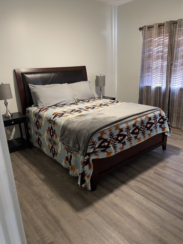 Cozy 3bedroom horse property with stalls and arena! Wittmann with WiFi