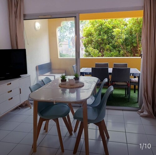 Très beau p2 cabine au cap d agde Richelieu  5 mn de la plage animaux acceptes