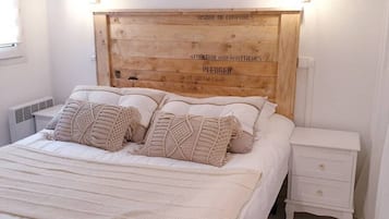 3 slaapkamers, een strijkplank/strijkijzer, gratis wifi, beddengoed