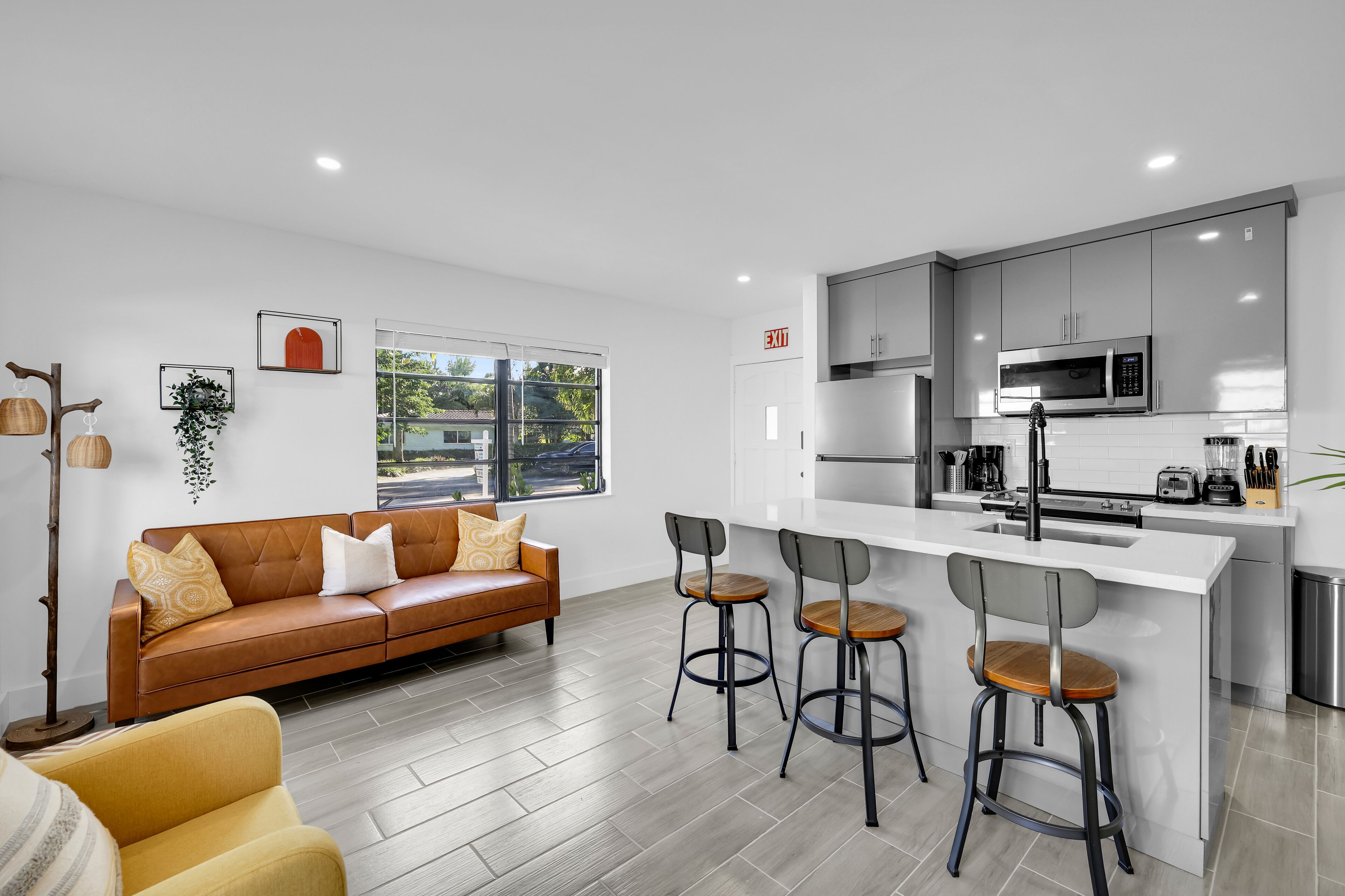 Cozy-BOHO inspired-1-bedroom Apt. w Hot Tub, WiFi & AC in charming Wilton Manors