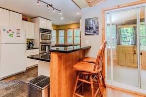 Four Ă micro-ondes, un four, surface de cuisson, lave-vaisselle