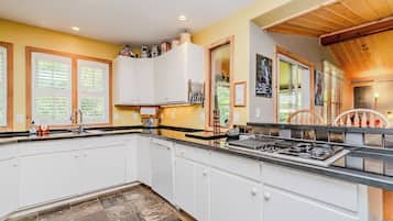 Mikrobølgeovn, ovn, kogeplade, opvaskemaskine