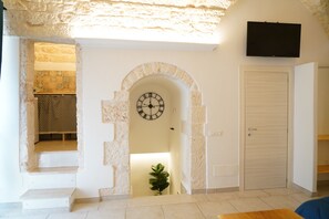 Maison Supérieure, vue ville | Coin séjour | Télévision à écran plat de 32 pouces avec chaînes par câble