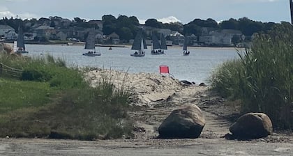 Quaint 1 Bed 1 bath private beach home. Long term renters welcome for winter!