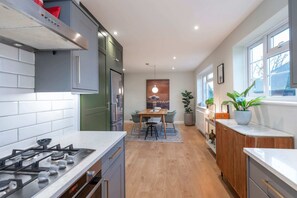 Lägenhet Basic | Eget kök | Kylskåp, ugn, spishäll och diskmaskin