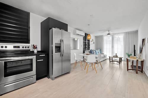 Fridge, microwave, oven, coffee/tea maker