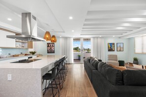 60-inch Smart TV with digital channels, books - Casa Elena by Otium (San Juan)