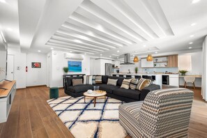 Smart TV 60 polegadas com canais digitais, livros