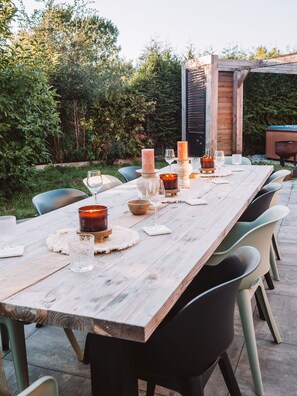 Outdoor dining - Luxe villa in nature with sauna and jacuzzi 9pers (Zeewolde)