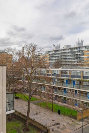 Appartement de base | 2 chambres, fer et planche à repasser, literie fournie