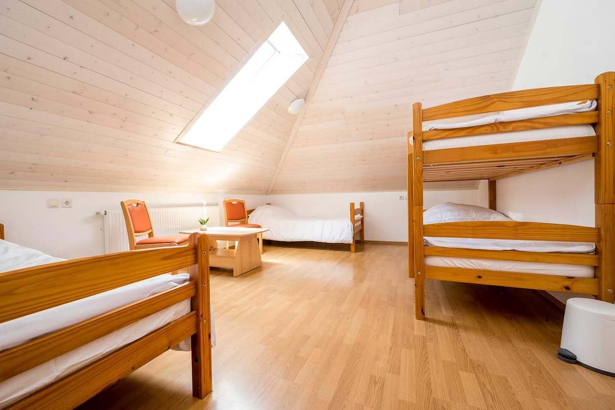 Vierpersoonskamer (Dawn private room with shared bathroo) | 21 slaapkamers