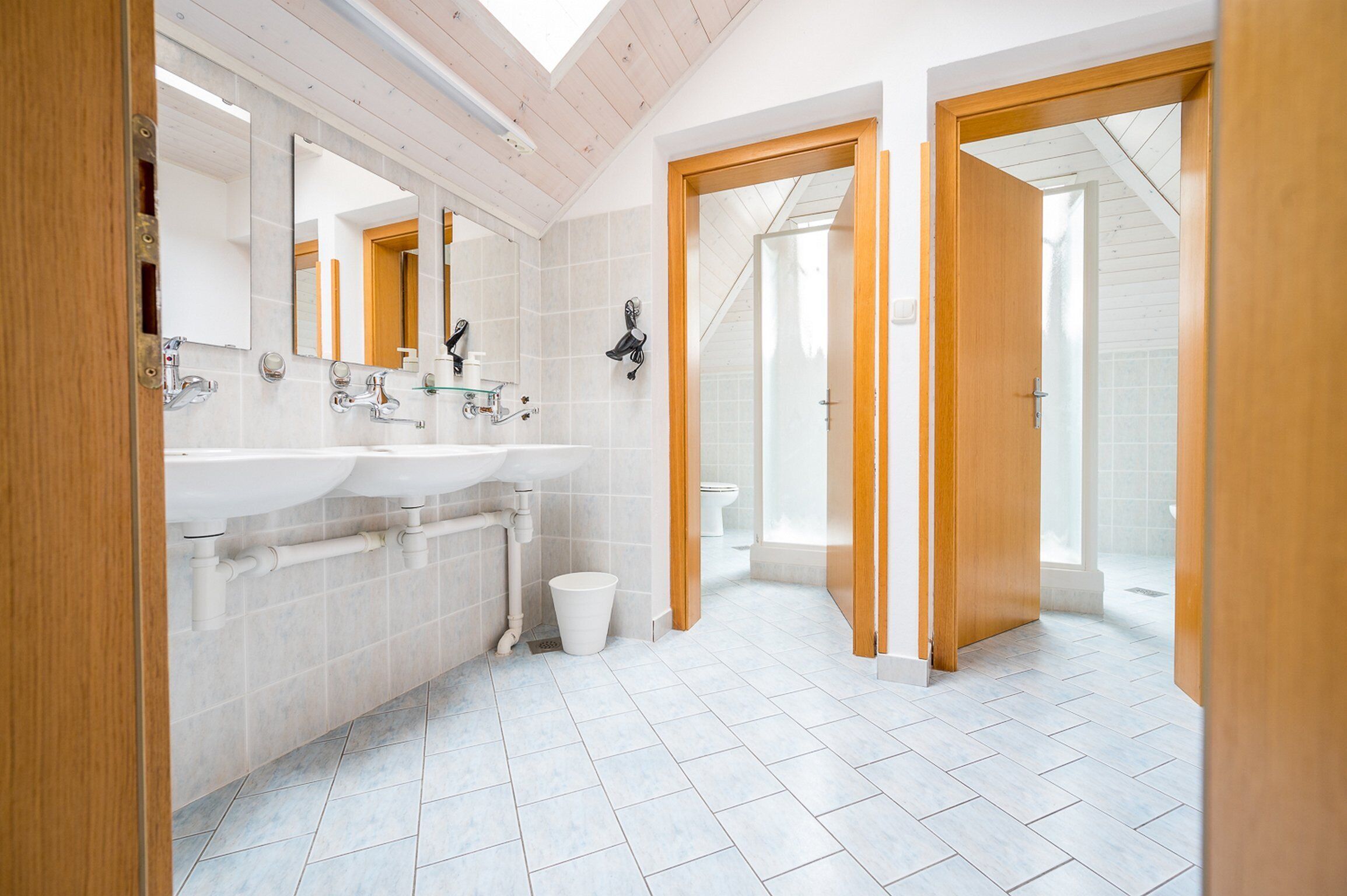 Chambre Double (Dusk private room with private bathro) | Salle de bain commune