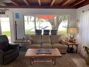 Living area - Tranquil 2/1 cottage (Lake Placid)