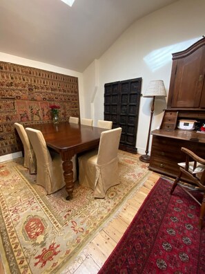 Basic Apartment | Dining - Beautifully Curated 2BD Flat Tyburnia, London! (London)