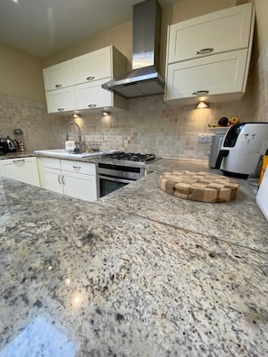 Basic Apartment | Private kitchen