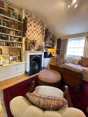 Living area - Beautifully Curated 2BD Flat Tyburnia, London! (London)