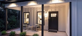 Oakmoss Cottage -Hot tub -Office -Local Wineries -Dog friendly -Dahlonega