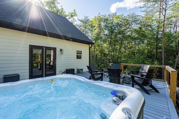 "The hot tub & outside decking was a great place to relax every evening!"-Thayla