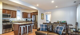 Lincoln Park Living - Suite 2!