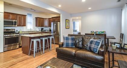 Lincoln Park Living - Suite 2!