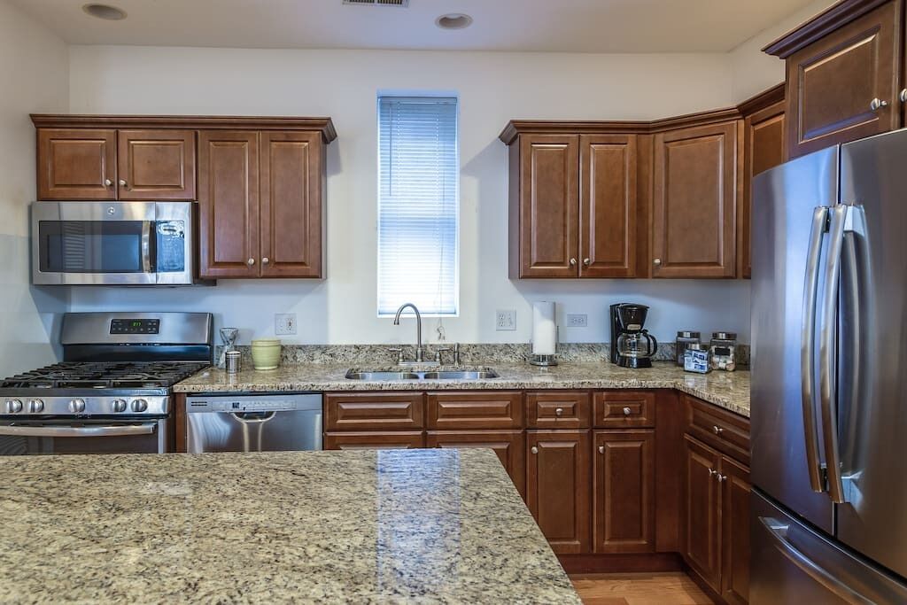 Coffee/tea maker, fridge, microwave, oven