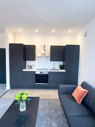 Apt 2, 15 West Street