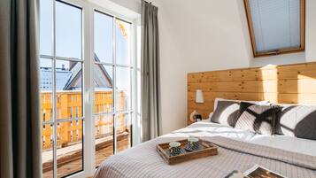 House, Mountain View | 3 bedrooms, individually decorated, individually furnished, desk