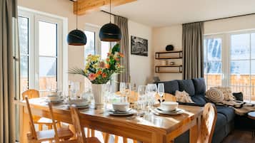 Maison, vue montagne | Salle Ă  manger