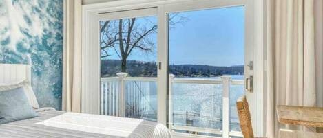 3 bedrooms, desk, iron/ironing board, travel cot