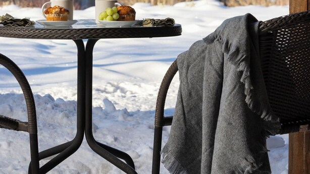 A table with a meal and a view of snow-covered mountains. - Grand Teton View!!! Jackson Hole's Spring Creek Lookout (Jackson)