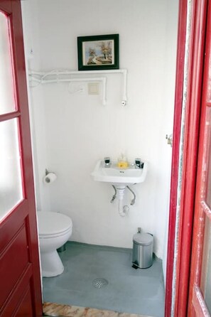 Apartamento | Baño | Ducha, secador de pelo y toallas