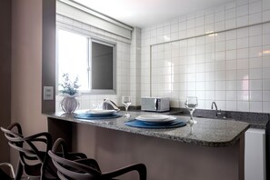 Chambre quadruple supérieure | Cuisine privée | Mini-réfrigérateur, four à micro-ondes