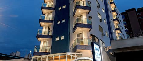 Façade de lâhĂ©bergement - soirĂ©e/nuit