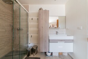 Hair dryer, towels - Le Chemin de la Grave - Maison climatisée avec piscine (Aups)