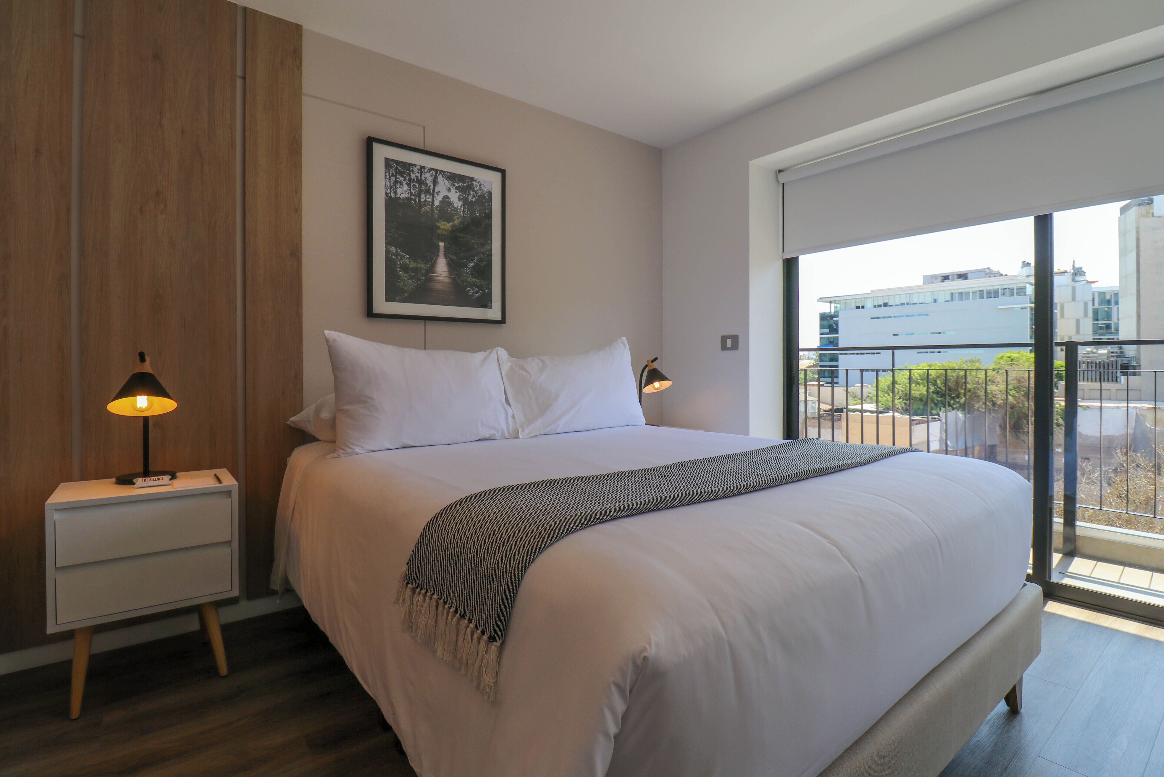 Ropa de cama de alta calidad y tabla de planchar con plancha 