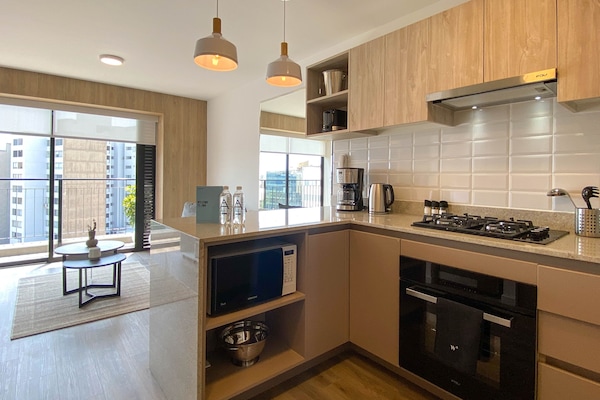 Refrigerador, microondas, horno, tetera/pava eléctrica