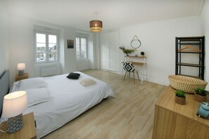 3 chambres, fer et planche à repasser, Wi-Fi gratuit, draps fournis