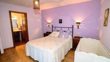 4 bedrooms, iron/ironing board, travel crib, free WiFi