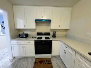 Private kitchen - 3 bed 2 Bath home in Rosemead (Rosemead)