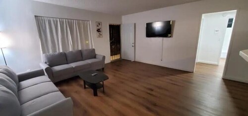 2 bedroom 1 bathroom 2nd floor apartment