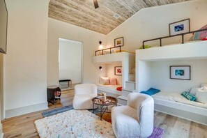 4 Schlafzimmer, Bügeleisen/Bügelbrett, kostenloses WLAN, Bettwäsche
