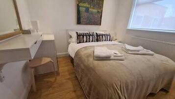 2 多间卧室、熨斗/熨衣板、WiFi、床单