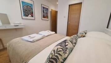 2 間睡房、熨斗/熨衫板、Wi-Fi、床單