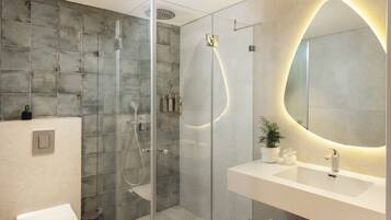Superior Room, 1 King Bed | Bathroom | Combined shower/bathtub, hair dryer, towels, soap